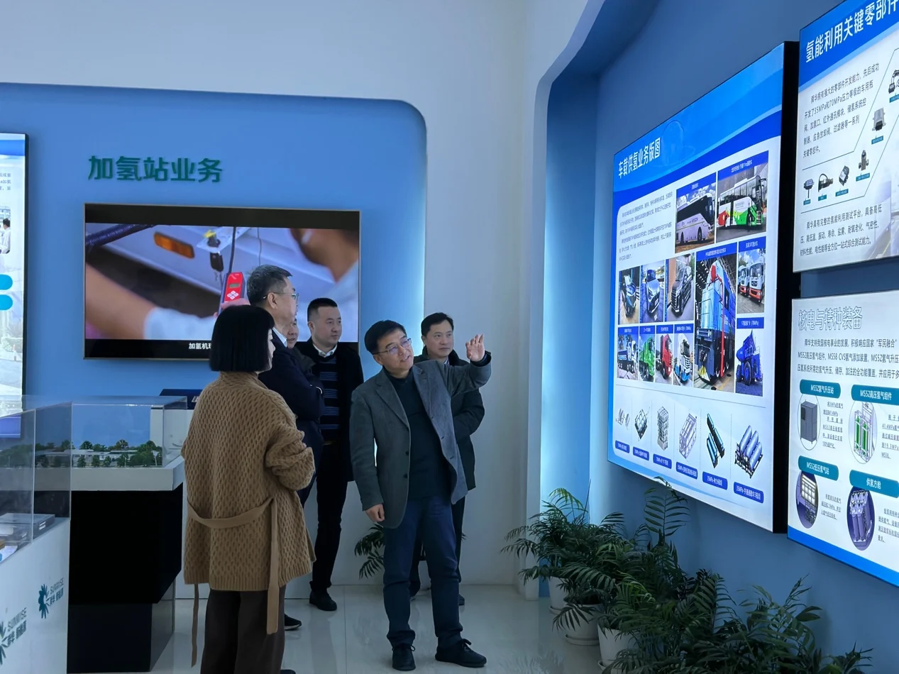 Huang Tingxiang of CHN Energy Inner Mongolia Power visits Sunwise — original image