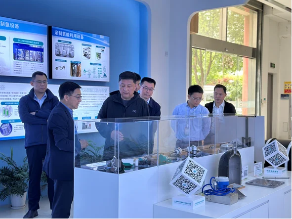 PetroChina Shanghai Sales General Manager Zhang Ning visits Sunwise — original image