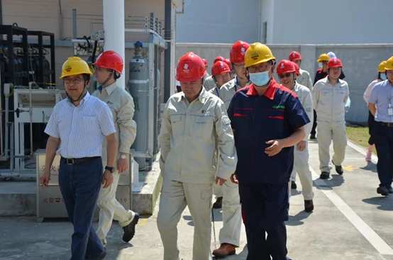 Lin Hua leads a visit to Sunwise's Yilan hydrogen refueling station — original image