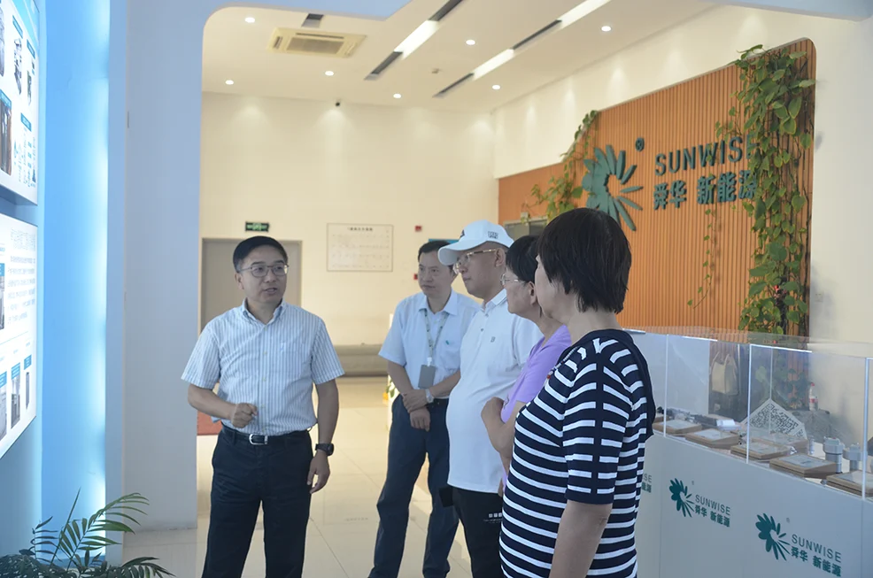 Xie Lirong of Xinjiang University's School of Electrical Engineering visits Sunwise — original image