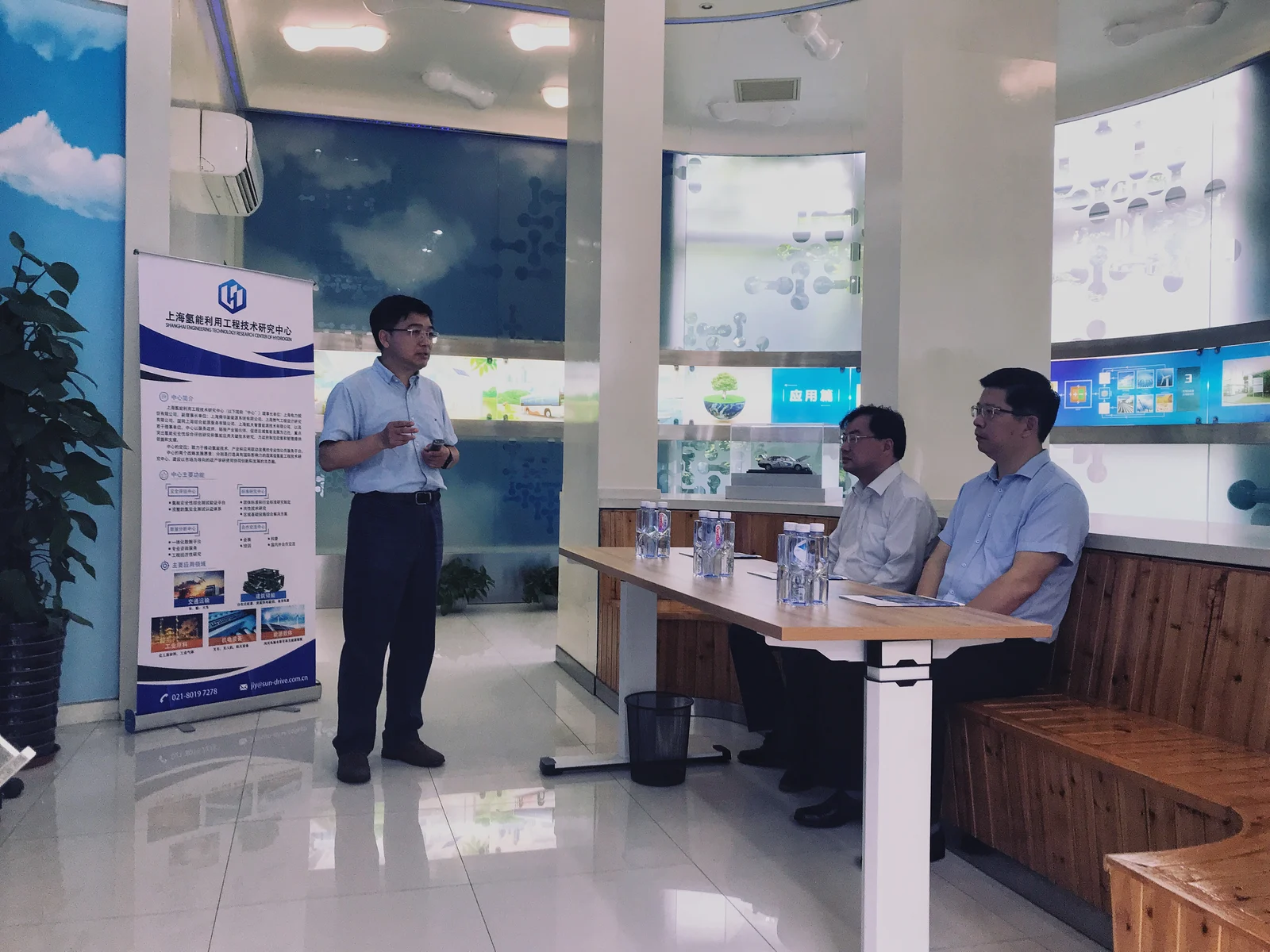 Jiading Deputy District Head Zhu Xiaojie visits Anting refueling station — original image