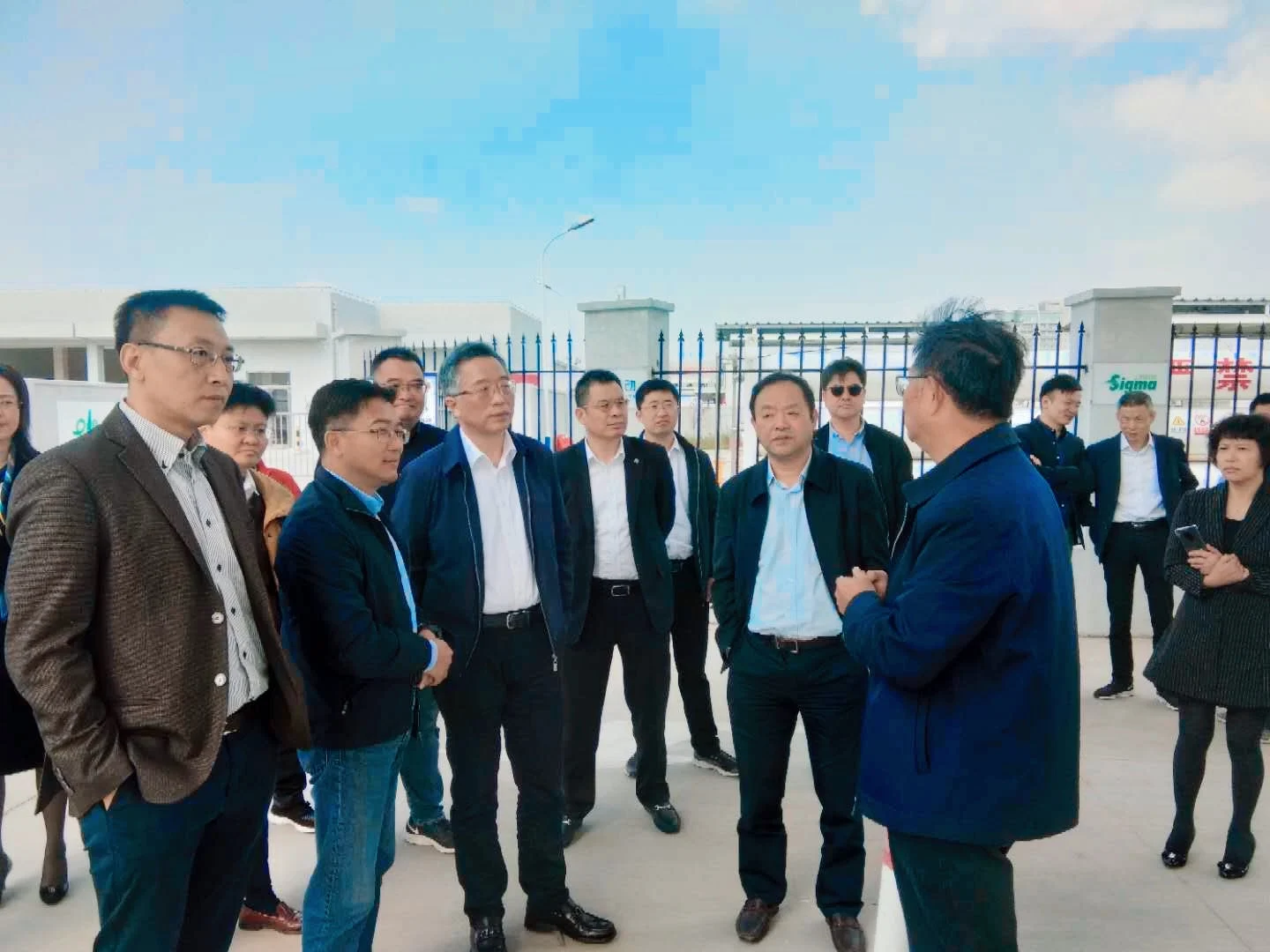 Zhejiang Energy Chairman Tong Yahui visits Shanghai Chemical Industry Park refueling station — original image